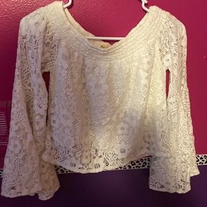 Hollister shirt barely worn arms are open at the end